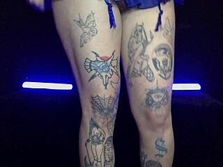 Hot blonde milf twerks huge ass then squirts on bbc?