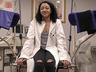 Examenul ăsta e doar formalitate, nu Yasmine Woods?