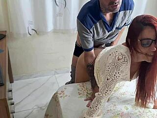 dona de casa pegando o técnico safado fodendo forte com emojis 🔥🍑💦