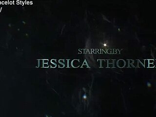 Colombiaanse Jessica Thorner spreidt kont interraciaal anaal quickie