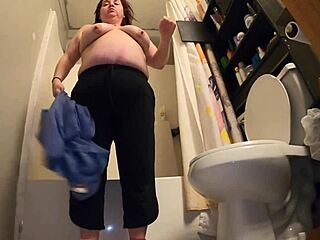 Sexy BBW Squirting Wild in Bathroom Fun??