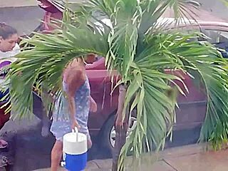 Mi vecina pendeja en short esta para comersela toda.