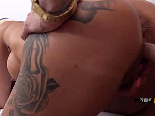 Hey, Natali Quinn's teaching this young Spanish amateur all her sex tricks!