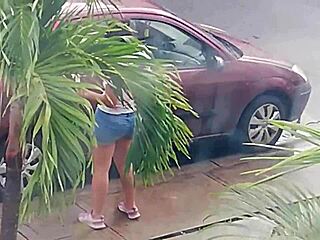 Mi vecina pendeja en short esta para comersela toda.