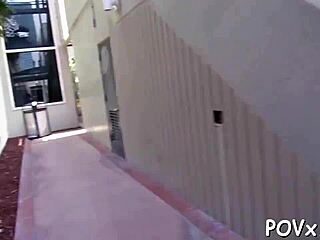 Σφιχτή καυτή 18+ γαμημένη σκληρά σκυλάκι POV