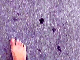 her dirty calloused bare soles need worship 😍