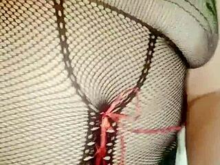 Neighbor milf's big pussy gets huge dildo workout till she squirts hard