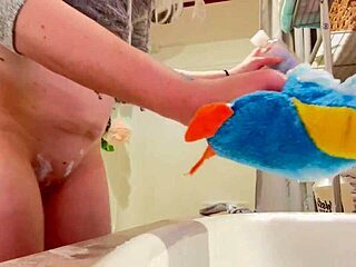 nikki lixxx, shaving that wet pussy pov while fingering hard?