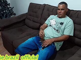 dona ines pega o empregado se masturbando e da pro cara na lavanderia sheer lingerie