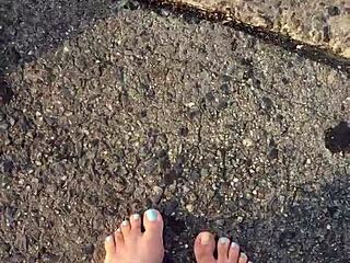 her dirty calloused bare soles need worship 😍