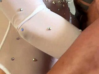 Fyller Sara Retalis trånga fitta med BBC-creampie!! 🍫💦😈