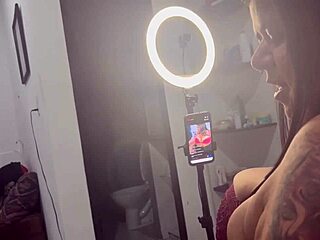 câmera prive watching her jerk off her macho... firegreen2's kinky bbw bedroom fun with saggy pierced tits