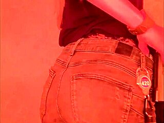 larajuicy masturbates her juicy big pussy lips on commercial set close-up