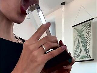 larajuicy masturbates her juicy big pussy lips on commercial set close-up