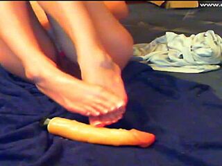 hey superoksana, your webcam foot fetish teases my cock perfectly...