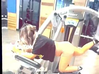 Kurva, veľkoržitá Latina Alma Aviles krúti zadkom pre TikTok!