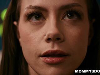 Hey stepdaughter selena want stepmom kiki daire to lick your pussy?