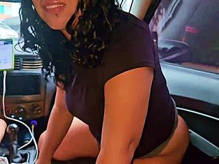 sucking uber driver's cum in medellin streets milf deisyyeraldine 💦🍆🚗