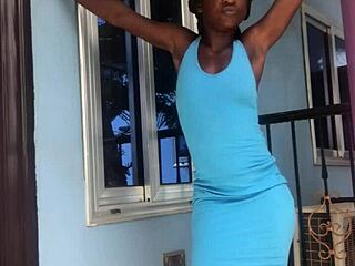 Crazy bitch shakes ass wildly on outdoor balcony