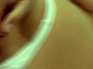 Natali Dirossa jouit à fond sur vibro pervers