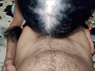 Človeče, jej hlboké hrdlo v POV fúka a tesná diera šuká top