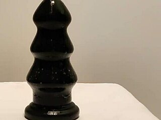 Latexi69 stretches ass with buttplug in latex anal play session