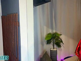 vizinho me pega de quatro e fode gostoso com peitões balançando