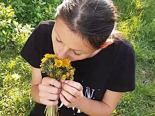 gave neighbor flowers... she reps with hot pussy licking till orgasm?