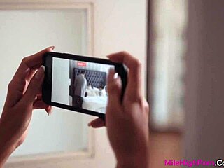 Vanna Bardot erwischt Stiefvaters Sekretärin beim geilen Videochat!