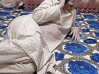 Ich fick diese pakistanische Tante doggy so hart im Schlafzimmer 😩🍆