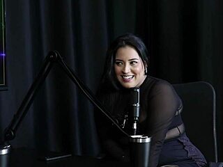 Pri Melancia strips begs for anal screams loud in brazilian amateur fuck