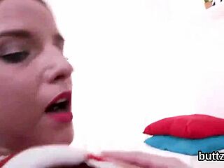 slender cutie spreads wide for stretched anal pounding