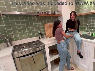 Madrastra Licks Mi Coño While Preparing Food In Kitchen