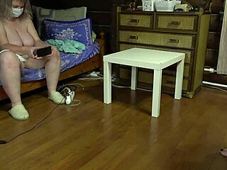 Mature Lesbians Shake Fat Asses and Expose Holes in Homemade Webcam Fetish