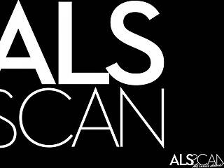 Zoe Bloom Double Toys Her Big Pussy Lips Close Up To Intense Orgasm