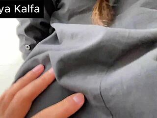 Boss bøjer hijab-sekretær over for store patter doggystyle hamring 😈