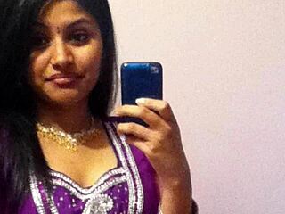 Tamil Canadian beauty shares her hottest pics in part 1