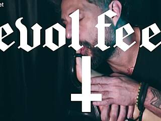 i'd love a guy who worships my feet, licks toes and soles too 😏👣💋