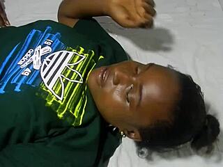 Willst du mich meinen Freund hart ficken sehen vor der Morgenvorlesung?