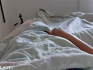 ACORDEI TESÃO BUCETA SIRIRICA GOZADA NA CAMA SOZINHA