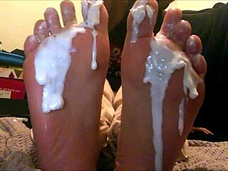 18yo latina's creamed toes foot worship webcam show
