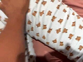 Big ass hermanastra milks cum deep in her vagina