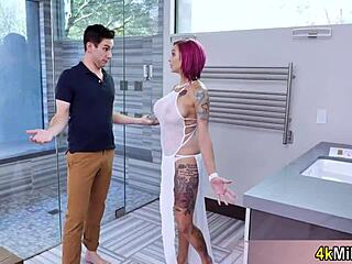 Anna Bell Peaks Milf Model Squirts From Rough Fingering Action