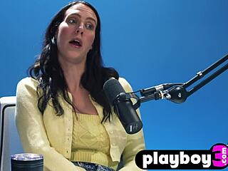 whoa beautiful milf cadence lux fingers natural tits solo!