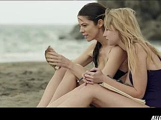 Juana Acosta and Ingrid García bare tits in Acantilado?