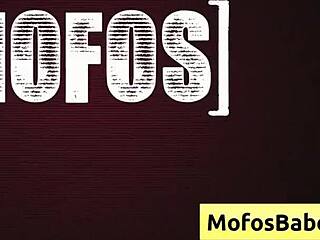 Sahara Skye Seduces With Juicy Natural Boobs In Car