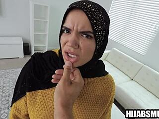 your muslim stepsis trades blowjob for cash on that monster cock