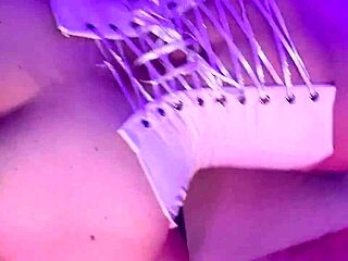 Esta camarera curvy con tetas enormes se folla por plata en cuarto secreto del bar 😈🍑💦 who's watching?