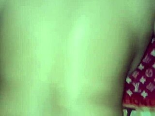 Beautiful indonesian babe kesepian spreads ass for amateur asian pounding