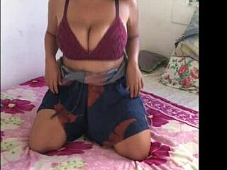 oi amor, essa novinha gostosa vai te fazer gozar com esses peitos!!